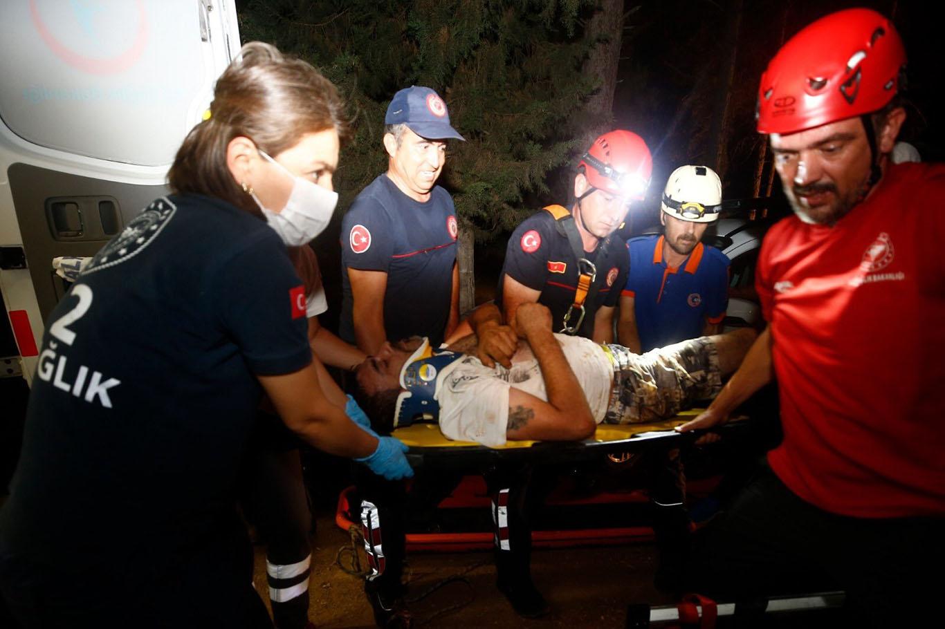 Antalya’da girdikleri mağarada 3 kişi mahsur kaldı